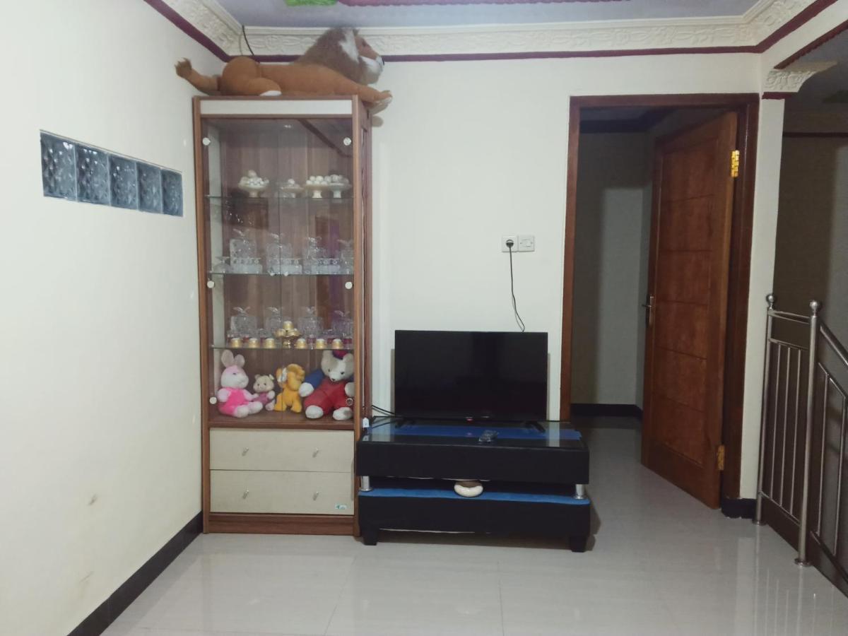 Widodaren Homestay Probolinggo Esterno foto