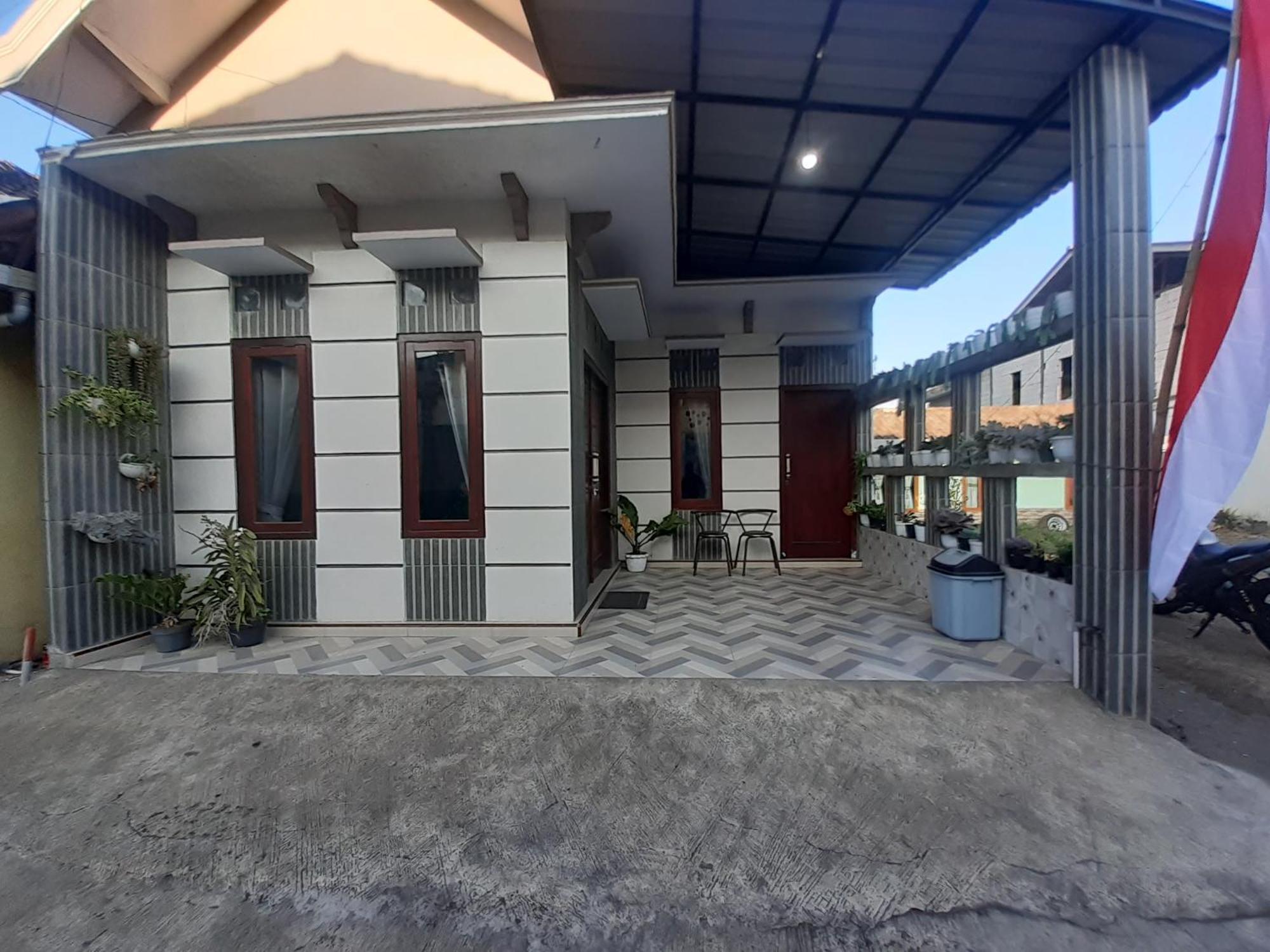 Widodaren Homestay Probolinggo Esterno foto